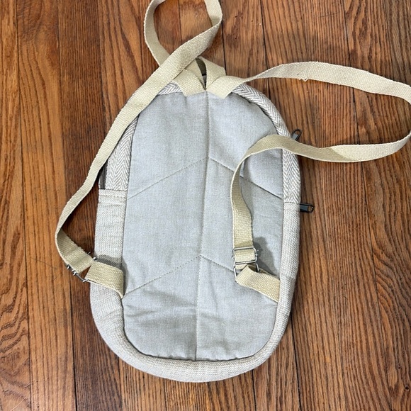 ThreadHeads Himalayan Hemp Messenger Backpack – 11″ x 15″ - Picture 2 of 8